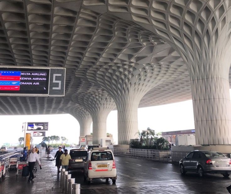 Pune to Mumbai Airport Drop-Off and Pickup Services: Convenient Transportation - Price Range ₹2500 to ₹4500 | Amit Tour and Travel